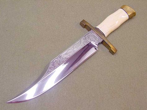 My new favorite Bowie! Knife Aesthetique Aesthetic, Knife Aesthetic, Pretty Knives, Dagger Knife, Cool Swords, Knife Collection, Cool Knives, Bowie Knife, Sharp Objects