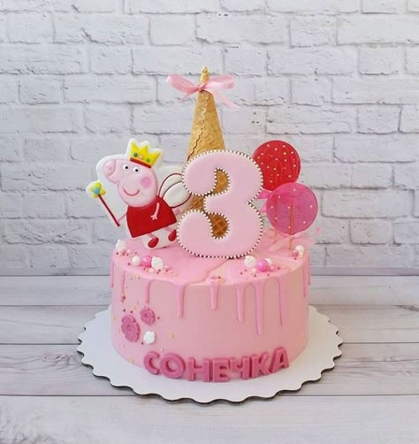 Birthday Cake Peppa Pig Girl, Cake Peppa Pig Birthday, Peppa Pig Cake Ideas 3rd Birthday, Pepa Pig Birthday Cake, Peppa Pig Theme Cake, Tort Hello Kitty, Pig Birthday Decorations, Peppa Pig Birthday Decorations, Peppa Pig Birthday Party Decorations