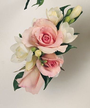 Spray Rose Corsage, Corsage Wedding Mother, Prom Corsage And Boutonniere, Wrist Corsage Prom, Rose Corsage, Corsage And Boutonniere, Corsage Prom, Prom Flowers, Bouquet Flower