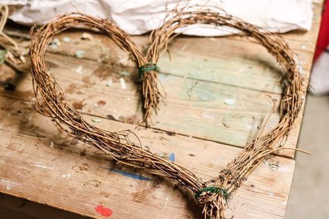 Here's a way to make a pretty DIY heart shaped wreath that's so easy!If you are having a hard time finding a heart shaped wreath form in the craft stores don't worry...there's an easy trick to making your own form! You will need to buy a roll of grapevine garland. You can usually find it in the wreath aisle of your craft store and also on Amazon. I love this stuff; I use it around my front door in the Fall First, I cut a 60 inch piece ( 152.4 cm) of the grapevine garland with a pai Grapevine Heart Wreath, Heart Wreath Diy, Diy Gift Bow, Grapevine Garland, Heart Shaped Wreath, Twig Art, Heart Shaped Wreaths, Diy Heart, Vine Wreath