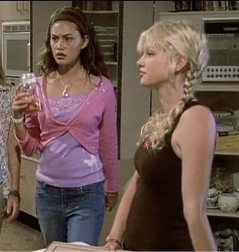 Rikki H2o, Cariba Heine, No Ordinary Girl, H2o Just Add Water, H2o Mermaids, Mako Mermaids, Early 2000s Fashion, Mermaid Aesthetic, 2000s Outfits