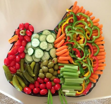 Thanksgiving Vegetable Tray, Turkey Veggie Platter, Thanksgiving Veggie Tray, Make Ahead Christmas Appetizers, Thanksgiving Veggies, Thanksgiving Fruit, Thanksgiving Vegetables, Veggie Platter, Thanksgiving Snacks