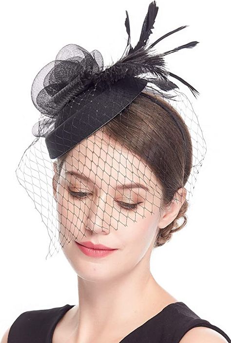 Veiled Hats Black, Big Hats For Women Vintage, Retro Hats For Women, 50s Hats Women, British Hairstyles For Women, Hair Facinator Ideas, 1920s Headwear, 1920s Hats Women, Flower Veil Wedding