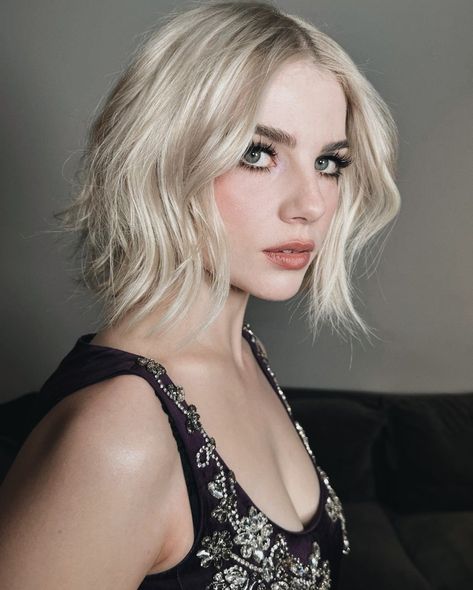 lucy boynton Patrick Ta, Lucy Boynton, Female Character Inspiration, Emma Roberts, Light Hair, Girl Crushes, Attractive People, Bobs Haircuts, Celebrity Crush