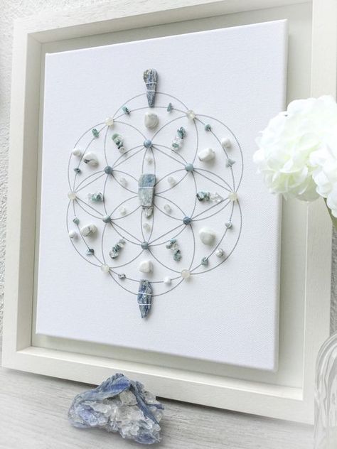 Guide To Crystals, Calming Crystals, Crystals For Beginners, Crystals Healing Grids, Crystal Mandala, Journey Art, Flower Of Life Symbol, Crystal Healing Chart, Crystal Room