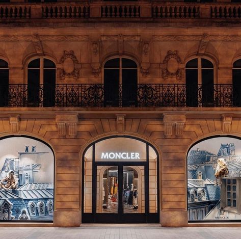 MONCLER FLAGSHIP STORE IN PARIS #moncler #monclerstore #store #boutique #paris Alpine Chalet, Store Boutique, Champs Elysees, Retail Space, Flagship Store, Square Meter, Around The Worlds, Paris, Boutique