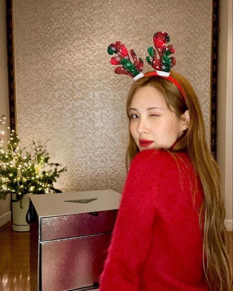 Snsd Christmas, Seohyun Snsd, Snsd Seohyun, Girl General, Happy Holiday, Girls Generation, Instagram Update, Christmas Outfit, Happy Holidays