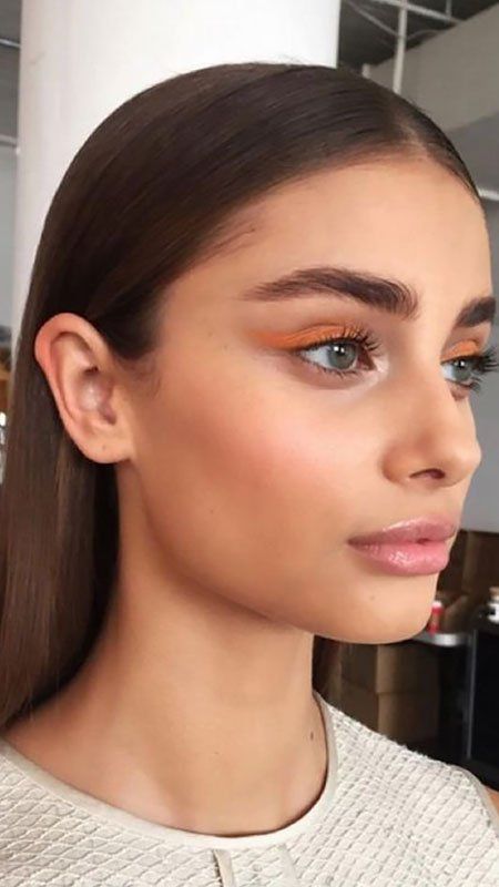 How to Get Thick Eyebrows & Fill Them in Naturally - The Trend Spotter Shape Thick Eyebrows, Natural Blond Hair, Thick Eyebrow Shapes, Big Eyebrows, Eyebrows Goals, Get Thick, Bold Eyebrows, Lower Your Blood Pressure, Eyebrow Styles