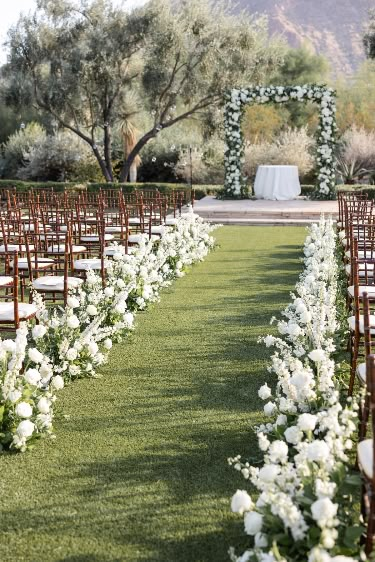 Wedding Outdoor Aisle, Elegant Wedding Aisle Decor, Green Wedding Aisle, Wedding Aisle Floral, White Wedding Flower Arrangements, Wedding Aisle Decorations Outdoor, Green And White Wedding Flowers, Outside Wedding Ceremonies, Aisle Florals