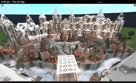 Huge Bloxburg House, Castle Bloxburg Ideas, Blocksburg Castle, Roblox Bloxburg Castle, Roblox Bloxburg Castle Layout, Alaska Violet Bloxburg House, Castle Ideas Bloxburg, Bloxburg Castle Layout Large Plot, Bloxburg Theme Park