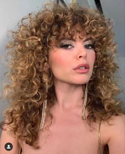 Blonde Colors, Curly Shag Haircut, Summer Blonde, 70s Hair, Hippie Hair, Honey Blonde Hair, Curly Hair Inspiration, Summer Hair Color, Beauty Queen