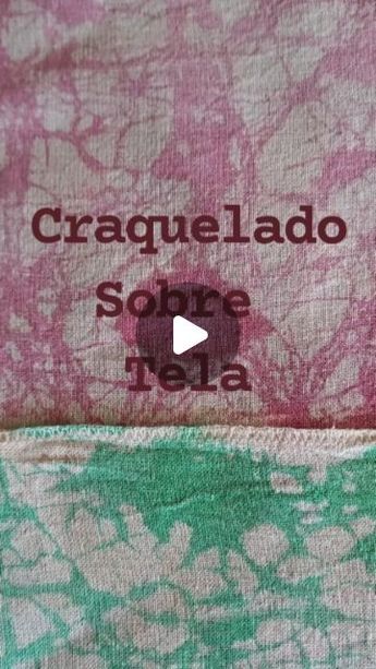 Ariela Rodrigo on Instagram: "✋️ Craquelado sobre tela 🫶   Es maravilloso poder crear con cosas muy básicas.  * Prepara engrudo. Preferible que sea espeso.  * Pásalo sobre tela.conmpincel o espátula. * Podes usar anilina, pintura para tela,  o podes usar la pintura para tela casera que te enseñe hace un tiempo.  Secreto del éxito >>> lo que vayamos a usar tiene que estar bien fluido y le tenemos que agregar fécula de maíz  para que no se meta demasiado en las grietas.  Es una forma de controlar el tinte. Si miras el video vas a ver la consistencia  de la pintura. Obvio que use la receta de pintura casera. * Cuanto más rompamos la capa de engrudo, más grietas logramos.   💡 se te ocurre que proyecto podrías hacer con este efecto??   #tecnica  #tips #art #textil #crafty #tela #fabric #artes Creative Textiles, Creative Painting, Fabric Painting, Shibori, Art Techniques, Batik, Art Journal, Dots, Mural