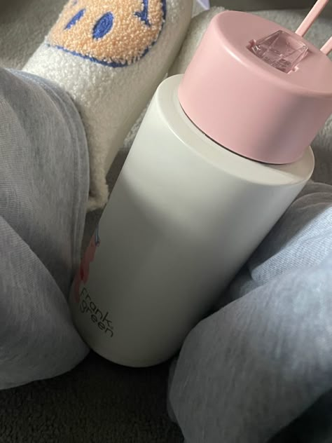 Frank Water Bottle, Pink Frank Green Bottle, Best Frank Green Combos, Aesthetic Frank Green, Aesthetic Water Bottle For School, Frank Green Combos Aesthetic, Frank Green Water Bottle Combos, Cute Frank Green Combos, Frank Green Water Bottle Aesthetic