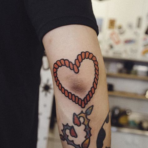 Rope Heart Tattoo, Traditional Rope Tattoo, Traditional Tattoo Arm, Rope Tattoo, Rope Heart, Tattoo Old School, Elbow Tattoos, Upper Arm Tattoos, Fresh Tattoo