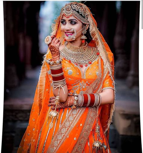 Singal Dulhan Pose, Bridal Lehenga Images, Bride Fashion Photography, Lehenga Images, Cultural Dress, Deepika Singh, Indian Bride Photography Poses, Rajasthani Dress, Bridal Jewellery Inspiration