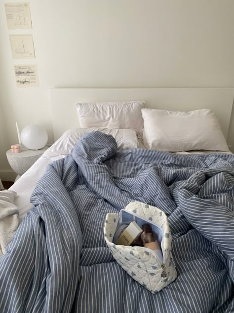 Costal Grandmother Aesthic Room, Blue Aesthetic Room Ideas Bedrooms, Coastal Grandaughter Bedrooms, Summer Bedding Aesthetic, Coastal Granddaughter Bedroom Aesthetic, Blue Clean Girl Aesthetic, Coastal Granddaughter Bedroom Wall Decor, Coastal Grand Daughter Aesthetic Bedroom, Summer Bedroom Inspo