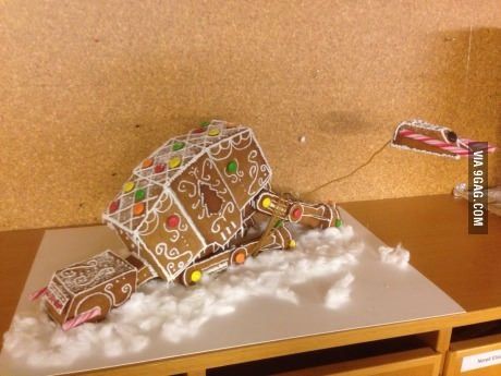 Gingerbread 'house' is down (Star Wars) Gingerbread House Plans, Star Wars Kids Crafts, Star Wars Gingerbread, Star Wars Snacks, Gingerbread Star, Star Wars Christmas Tree, Gingerbread Competition, Gingerbread House Recipe, Gingerbread Baking