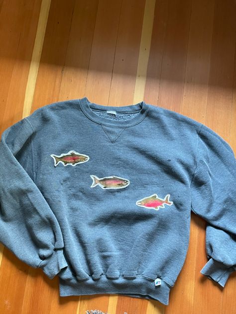 fish sweatshirt handmade by me with acrylic and my sewing machine <3 Fishing Sweatshirt, Fish Hoodie, Reworked Clothes, Current Styles, Embroidery Craft, Art And Crafts, Fishing Trip, Hoodie Design, Fabric Scraps