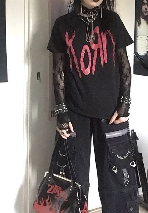 Male Mall Goth Outfits, Grunge Goth Outfits Male, Baggy Punk Outfits, Mall Goth Outfits Men, Metalhead Outfit Ideas, Goth Core Outfit, Masculine Emo Outfits, Baggy Emo Outfits, Alt Punk Outfits