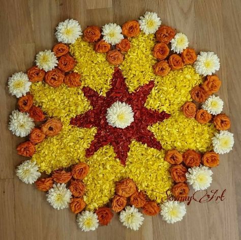 Onam Flower Rangoli, Onam Decoration Ideas, Onam Decoration, Simple Pookalam, Floral Rangoli, Flower Rangoli Designs, Onam Pookalam, Poo Kolam, Simple Flower Rangoli