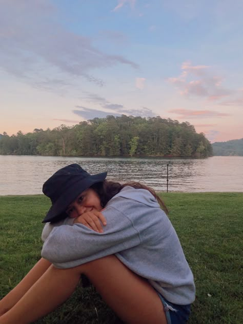 Lake Aesthetic Photoshoot, Sitting Instagram Pictures, Lake House Photo Ideas, Cottage Pictures Ideas, Wyoming Picture Ideas, Lake Photo Inspiration, Cottage Pictures Instagram, Cottage Photo Ideas, Lake Photoshoot Aesthetic