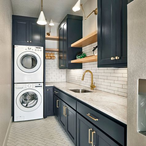 75 Beautiful Small Utility Room Ideas and Designs - October 2024 | Houzz UK Utility Room Small Layout, Utility Room With Drying Area, Charcoal Utility Room, Kitchen Utility Room Ideas, Small Utility Room Ideas Stacked, Small Galley Utility Room Ideas, Utility Basement Ideas, Utility Area Ideas Indian With Sink, Utility Room Extension