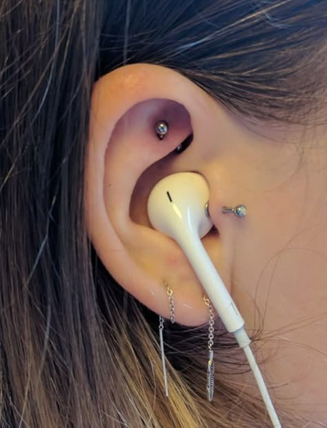 Tragus And Daith Piercing, Took Piercing, Tragus Piercing Pain, 1000 Tattoo, Piercing Healing, Minimalist Ear Cuff, Tragus Piercing Jewelry, Wild Tattoo, Piercing Tragus