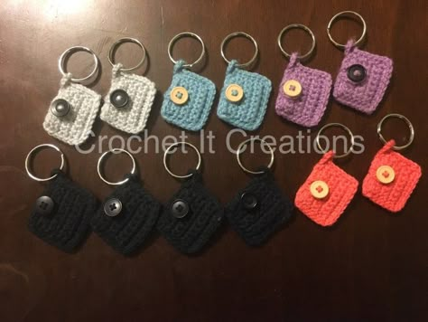 Key Chain Quarter Holder FREE Pattern - Crochet it Creations Crocheted Keychains, Quarter Holder, Keychain Patterns, Crochet Ornament Patterns, Keychain Craft, Quick Crochet Patterns, Crochet Keychain Pattern, Crochet Ornaments, Crochet Amigurumi Free Patterns