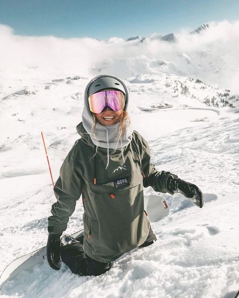 27.9 tuhatta tykkäystä, 972 kommenttia - Dope Snow (@dopesnow) Instagramissa: ”Watch @hannah.hofinger shred the Alps at the @dopesnow stories today🤳🌨 Tomorrow a new 60sec winner…” Snowboard Aesthetic, Hiking Outfits Summer, Trail Outfits, Mode Au Ski, Snowboarding Pictures, Ski Fits, Walking Outfit, Ski Pics, Ski Pictures