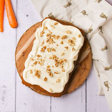 Easy carrot cake traybake Carrot Cake Traybake, Easter Bark Recipe, Chocolate Traybake, Traybake Cake, Easter Baking Recipes, Carrot Cake Recipe Easy, Easy Carrot Cake, Easter Baking, Delicious Cream