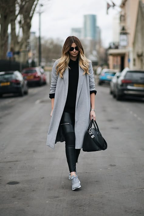 Grey Coat Outfit Winter, Grey Sneakers Outfit, Outfits Winter Casual, Outfits In Winter, Street Fashion Outfits, Style Leather Leggings, Winter Date Night Outfit, Nike Thea, Cozy Winter Outfit