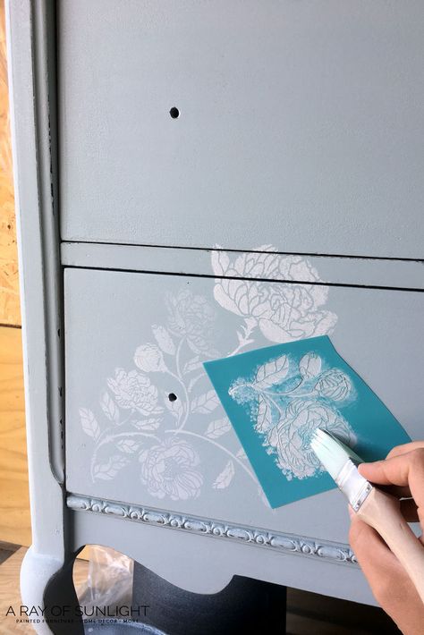 Stencil Dresser Ideas, Painting Flowers On Furniture, Dresser Makeover Stencil, Furniture Decals Dressers, Flowers On Furniture, Painting Upcycle, Stenciled Furniture Diy, Stencil Dresser, Upcycled Furniture Before And After