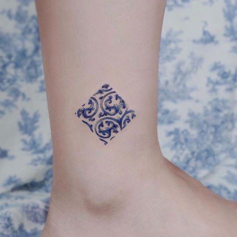 Kintsugi Tattoo Ideas, Kintsugi Tattoo, Portuguese Tattoo, Blue Ink Tattoos, Yin Yang Tattoo, Yang Tattoo, Z Tattoo, Blue Tattoo, Asian Tattoos