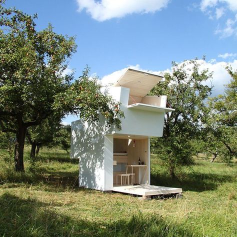 Tiny House in Nature - Moveable Small Homes Design Case Mici, Favelas Brazil, Design Casa Piccola, Houses In Germany, Best Tiny House, Renzo Piano, Tiny House Design, Quito, Small Home