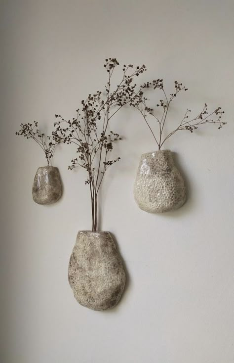 Ceramic Wall Vases, Modern Vintage Wall Decor, Lera Inspiration, Clay Furniture, Hantverk Diy, Flower Pot Stand, Interior Boho, Wall Planters, Pot Stand