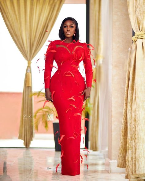 Ghanaian Wedding, Styles Ankara, Dinner Gowns, Bellanaija Weddings, African Print Maxi Skirt, Ghanaian Fashion, Best African Dresses, Simple Gowns, Lace Gown Styles