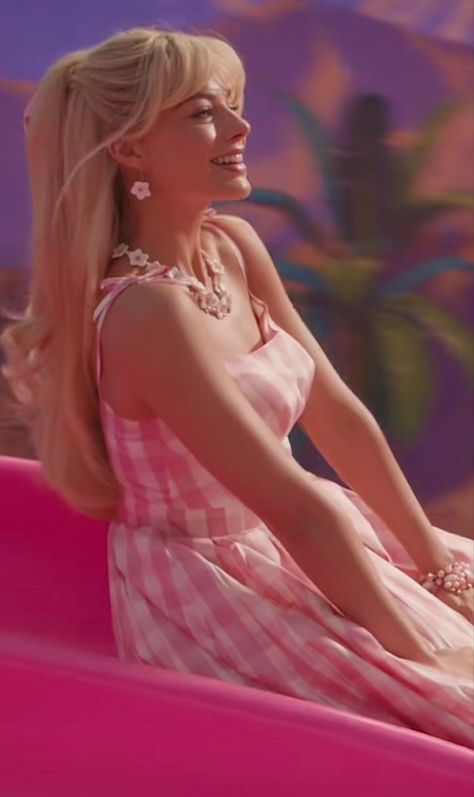 Margot Robbie Pink Dress, Margot Robbie Barbie Movie, Margot Robbie Pink, Pink Dress Aesthetic, Margrot Robbie, Barbie Movie 2023, Margot Robbie Photos, Aesthetic Nostalgia, Barbie Land