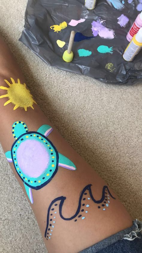 vsco leg painting: turtle, waves, and sun! Vsco Leg Painting, Things To Paint On Your Leg, Leg Painting Easy, Leg Painting Body Art, Leg Drawings, Leg Painting Ideas, Summer Legs, Leg Painting, Leg Art