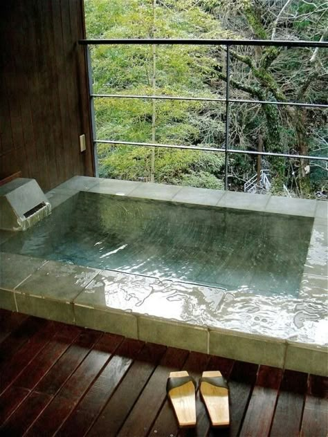 Japanese Bathroom Design, Japanese Bathtub, Japanese Bathroom, Minimalist Dekor, Japanese Soaking Tubs, Japanese Bath, Ultra Luxury, Luxury Bathrooms, Minimalist Interior Style