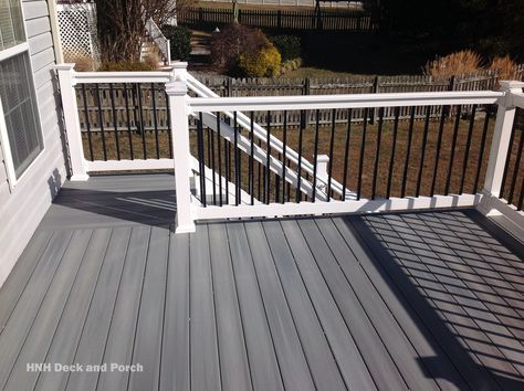 New deck - color combo idea Deck For White House, Composite Decking Ideas, Grey Decking, Backyard Fence Ideas, Composite Decks, Pvc Railing, Aluminum Balusters, Decking Ideas, White Deck