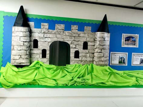 Castle Display Board, Castle Display Ks1, Castle Classroom Decorations, Fairytale Hallway Decorations, Castle Theme Bulletin Board, Castle Bulletin Board Ideas, Vbs Castle Theme Decorating Ideas, Castle Bulletin Board, Fairy Tale Bulletin Board