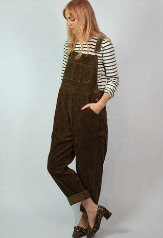 Brown Corduroy Overalls Outfit, Overalls Outfit Brown, Cottagecore Dungarees, Brown Dungarees Outfit, Dungarees Outfit Winter, Brown Overalls Outfits, How To Style Dungarees, Unif Outfit, 90s Dungarees