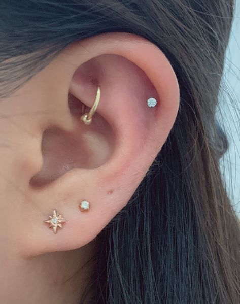 Rock Piercing Ear, Minimal Ear Piercings, Minimal Piercings, Rock Piercing, Piercing Placement, Ear Peircings, Ear Piercings Helix, Earring Stack, Piercing Inspo