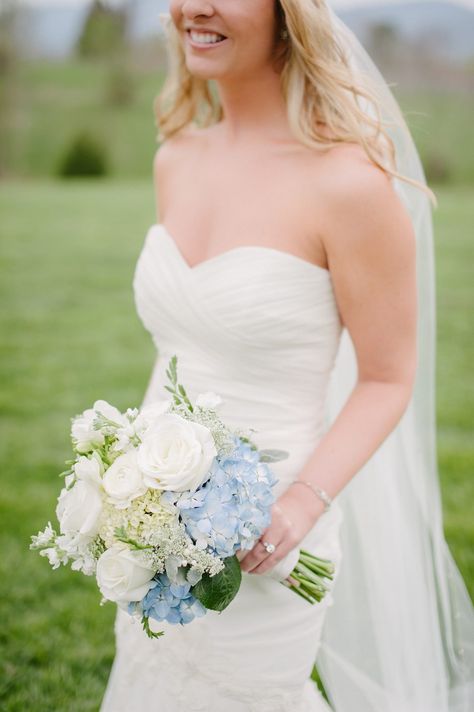 White Bridal Bouquet Hydrangea, Pastel Blue Wedding, Hydrangea Bridal Bouquet, Blue Hydrangea Wedding, Hydrangea Bouquet Wedding, Princess Evening Dress, Blue White Weddings, Bridal Bouquet Blue, Blue Bride