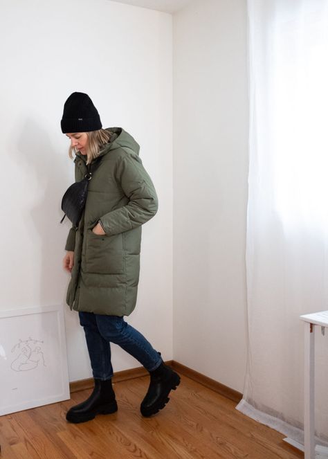 Winter Parkas Women, Winter Parka Women, Parka Outfit Winter, Layer Turtleneck, Parka Outfit, Layered Turtleneck, Winter Shoot, Green Parka, Ideal Closet