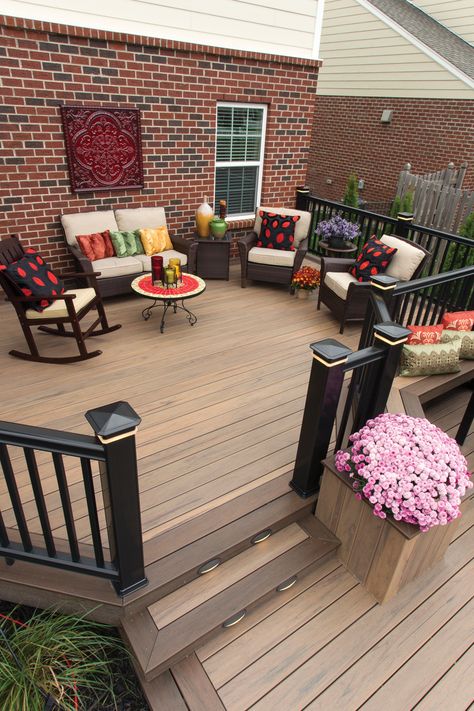 Combine two deck board colours to contrast and create the perfect #pictureframe Synthetic Deck Ideas, Patio Colours Ideas, Outdoor Deck Flooring Ideas, Deck Color Schemes, Deck On Brick House, Brown And Black Deck, Deck Colours, Deck Colors For Tan House, Timbertech Deck Ideas