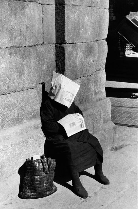 Inge Morath, The Lottery, Top Photographers, Photographer Portfolio, Magnum Photos, Art Institute Of Chicago, Black White Photos, Bw Photo, Black And White Photographs