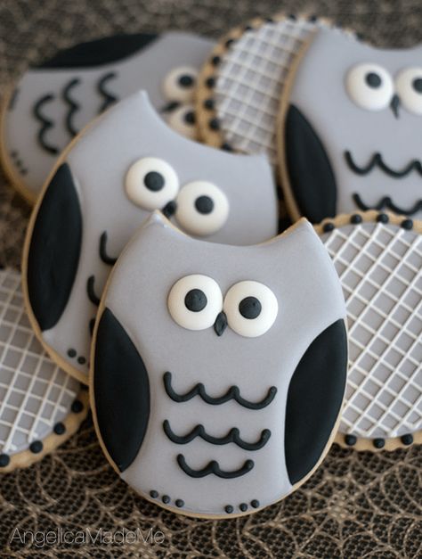 Halloween-Owl-Gray-Sugar-Cookies Owl Cookies Decorated, Owl Sugar Cookies, Owl Cookies Royal Icing, Baking Halloween, Owl Cakes, Royal Icing Sugar, Owl Cookies, Halloween Sugar Cookies, Halloween Week