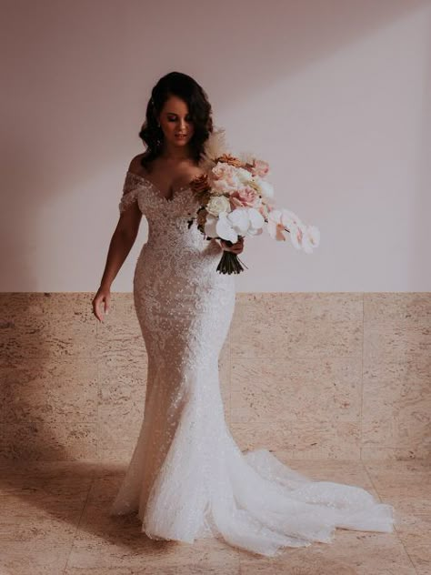 Florido_Elise_Dillon_-150 Wedding Gown With Train, Mermaid Wedding Dress With Sleeves, Curvy Wedding Dress, Curvy Wedding, Mexican Wedding Dress, Lace Wedding Gown, Boho Bridal Gowns, Plus Size Wedding Gowns, Stylish Wedding Dresses