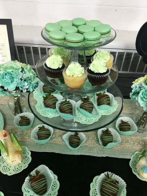 Baby Shower Sweet Table Boy Green, Sage Green Snack Table, Mint Green Decorations Party, Mint Green Baby Shower Ideas, Mint Green Birthday Decorations, Sage Quinceanera, Green Dessert Table, Mint Green Birthday, Baby Shower Snacks